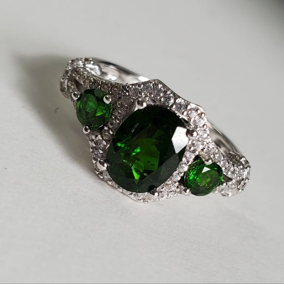 ‘Lush Enchantment’ Sterling Silver 925 Emerald Journey Ring